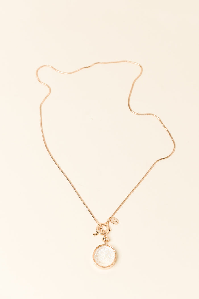 Pera White Circle Pendant Necklace